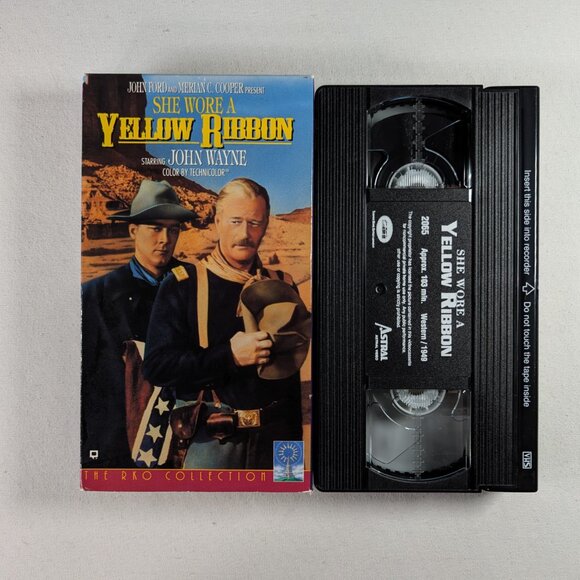 3/$15 Vintage Western VHS movie SHE WORE A YELLOW RIBBON (1949) with John Wayne - Picture 4 of 4